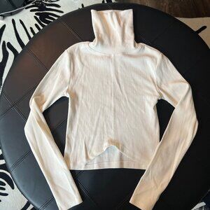 Forever 21 Ribbed long sleeve cropped turtleneck top cream size small